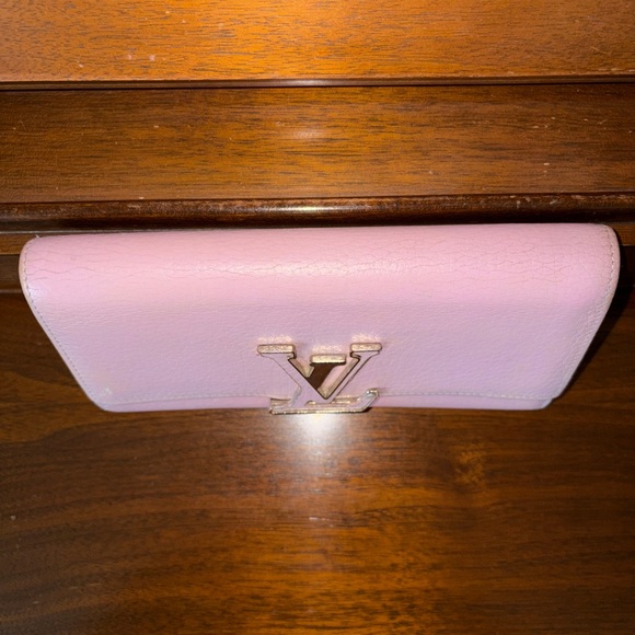 Louis Vuitton Pink Long Wallet Portefeuille Capucines with LV Emblem Branding - Picture 4 of 16